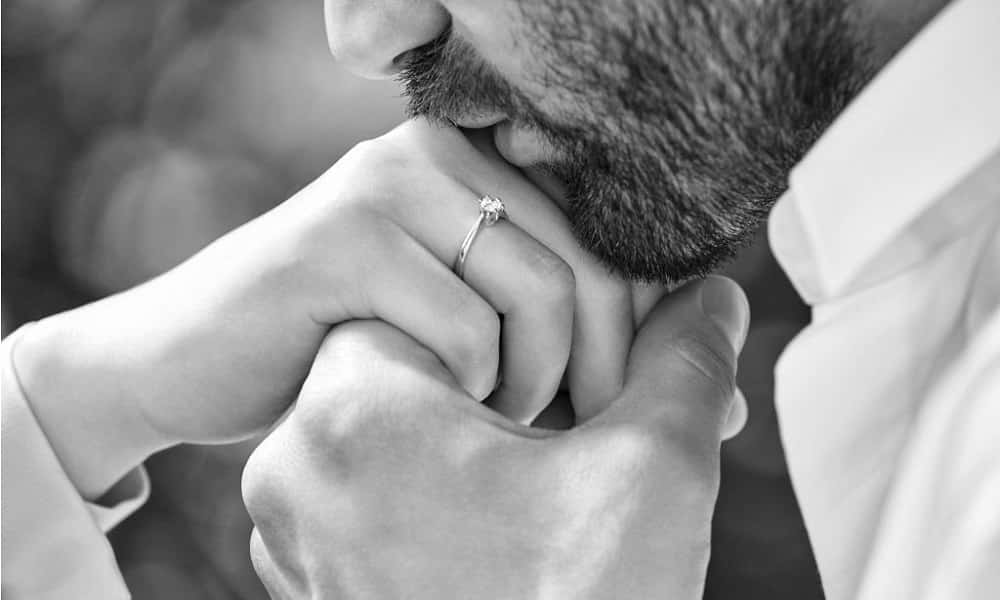 Pierścionek zaręczynowy – jak znaleźć ten idealny?