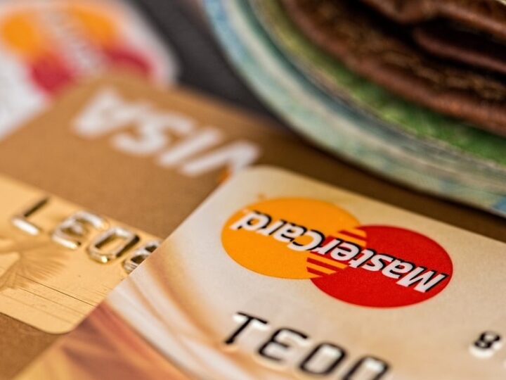 Jakie są faktyczne korzyści płynące z posiadania karty kredytowej?