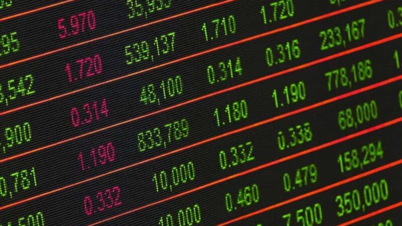 Pułapki psychologiczne związane z kredytami – jak ich unikać?