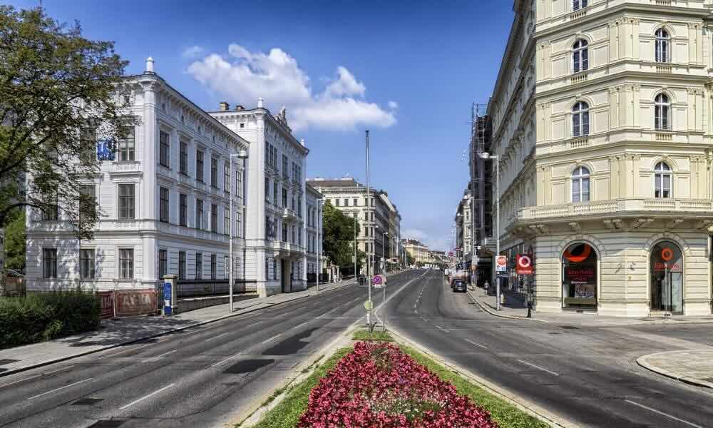 Jakie wyzwania stwarza ruch samochodowy w centrach miast?
