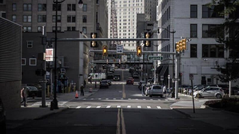 Jakie rozwiązania zmniejszają wpływ motoryzacji na środowisko?